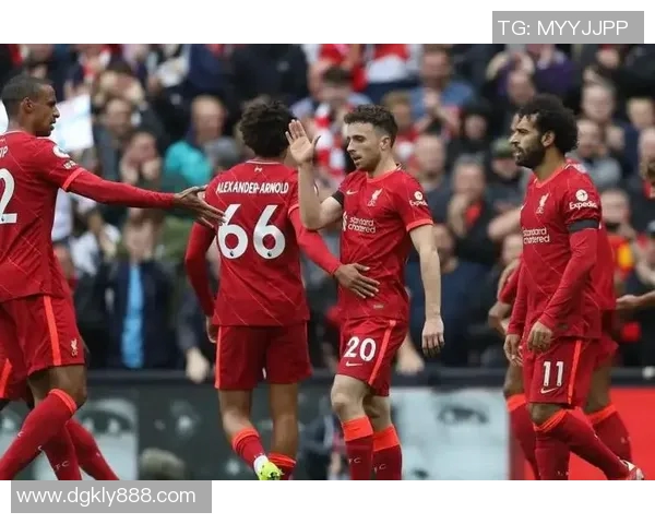 英超赛后复盘重庆网球队与成都网球队的战术对决分析与总结